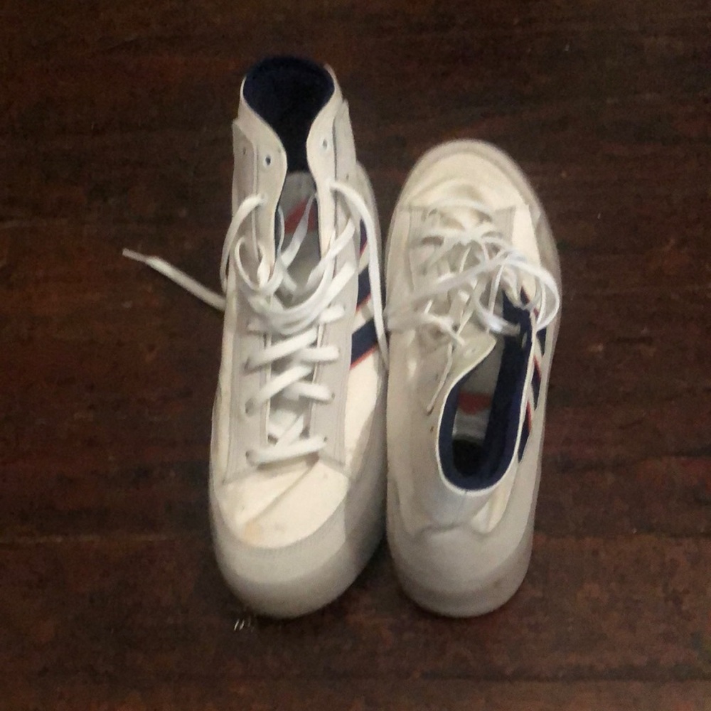 Adidas White Sneakers Classic Low-Top Design
